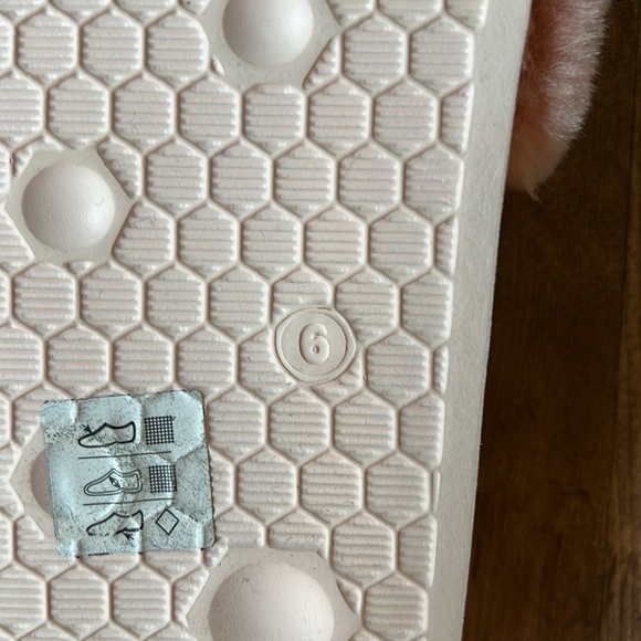 Fenty by Puma Pink Fuzzy Slides - Size 8.5 - Picture 3 of 8